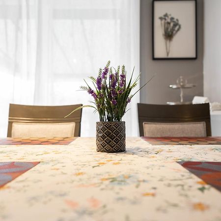 Comfortable Spacious House With Parking Brossard Buitenkant foto