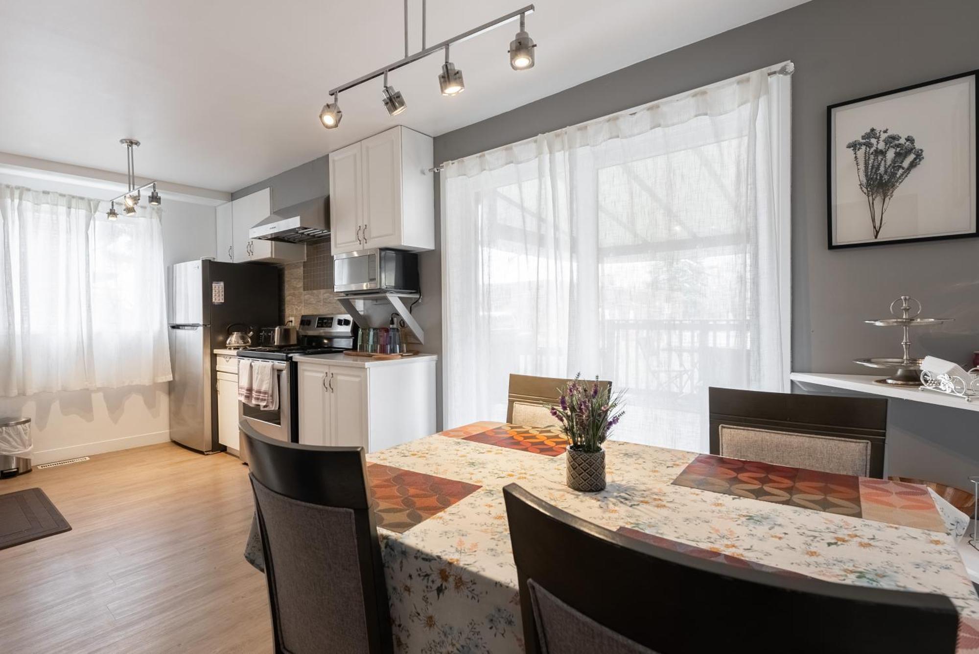 Comfortable Spacious House With Parking Brossard Buitenkant foto