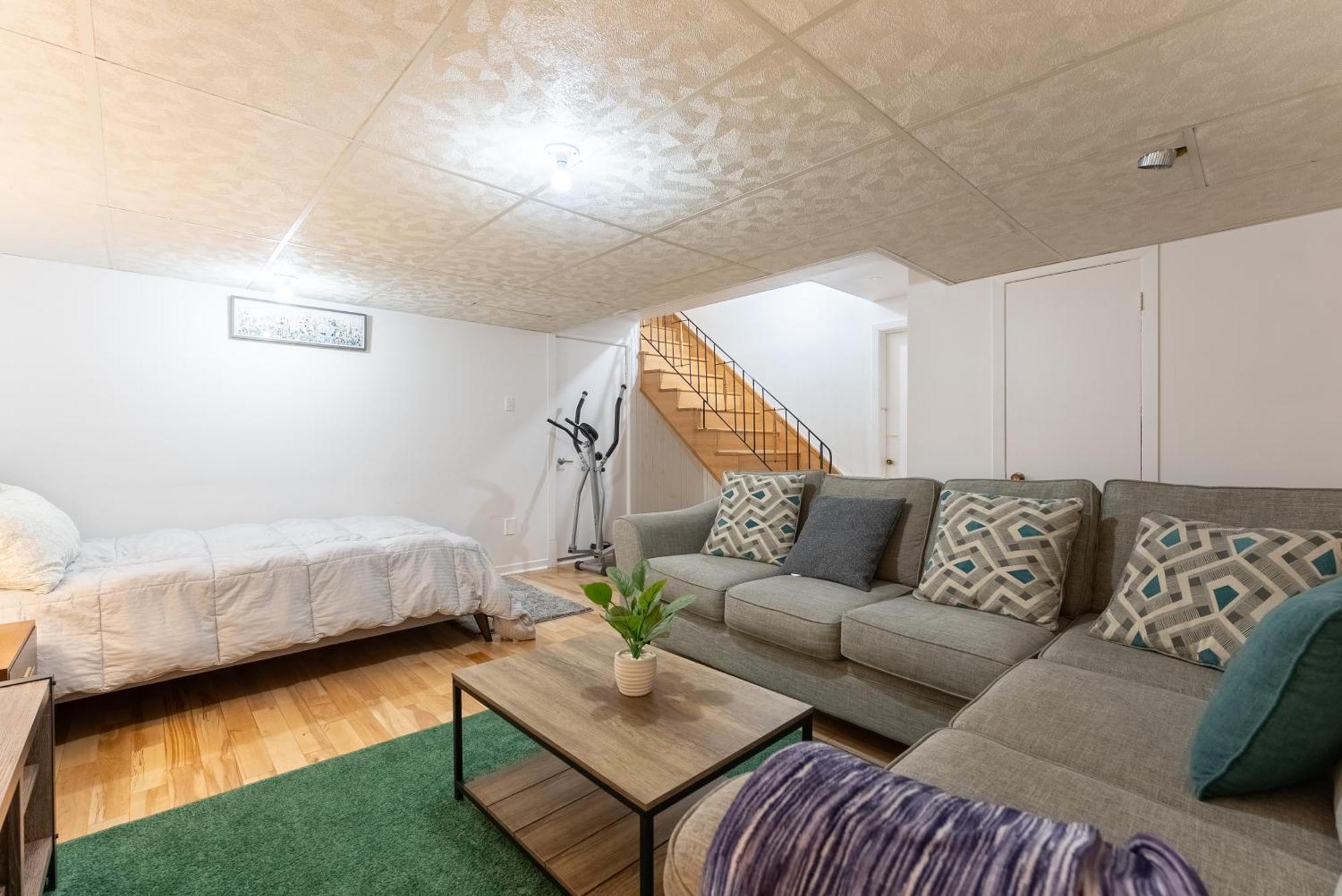 Comfortable Spacious House With Parking Brossard Buitenkant foto