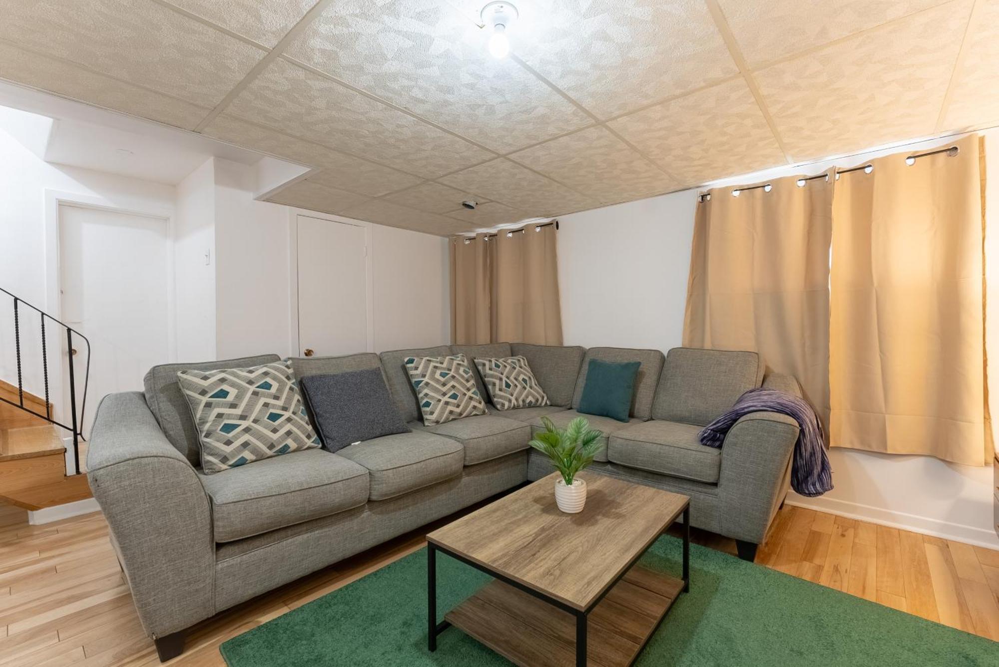 Comfortable Spacious House With Parking Brossard Buitenkant foto