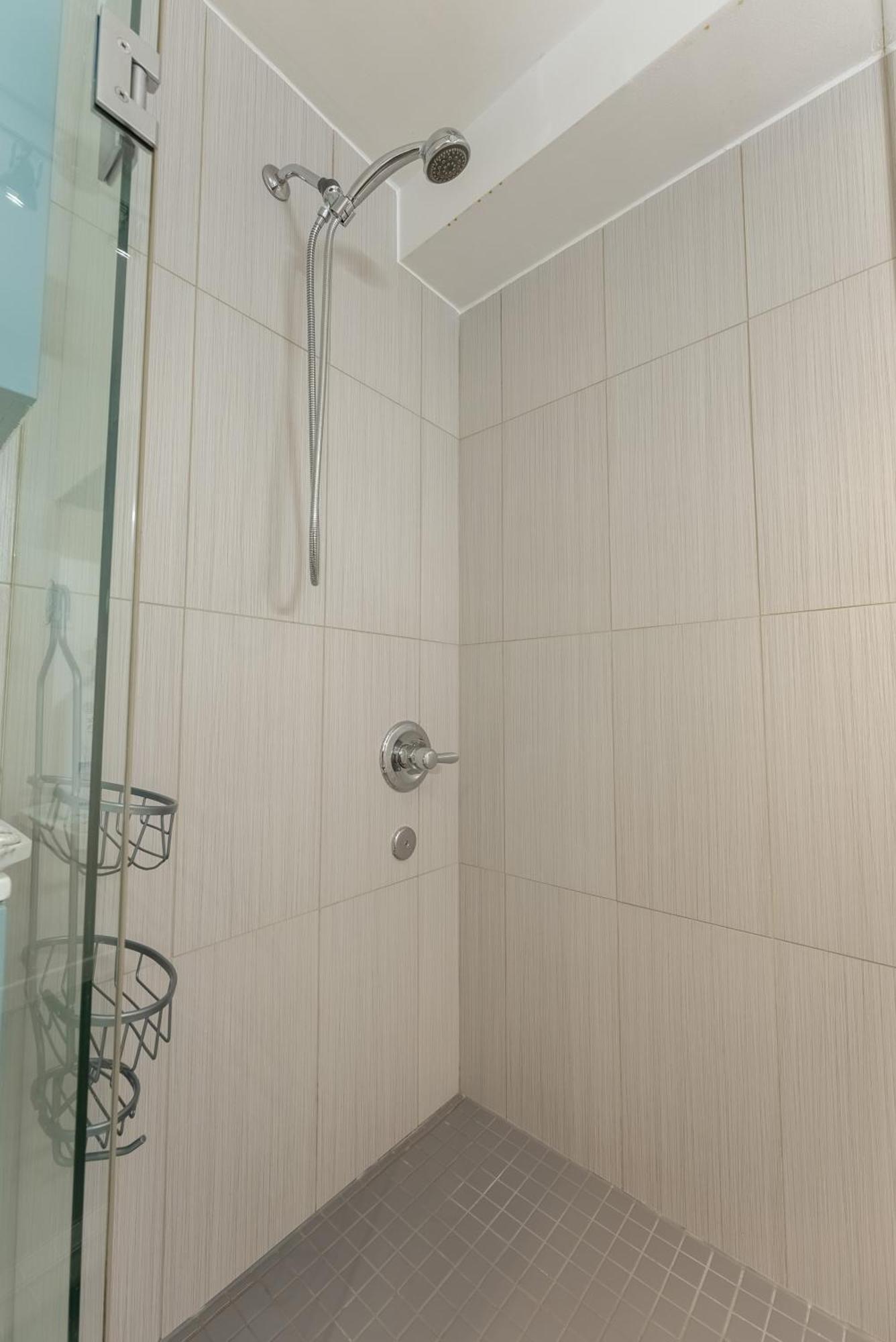 Comfortable Spacious House With Parking Brossard Buitenkant foto